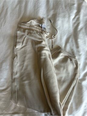 Athleta Women’s Cream Waffle-Knit Joggers with Drawstring